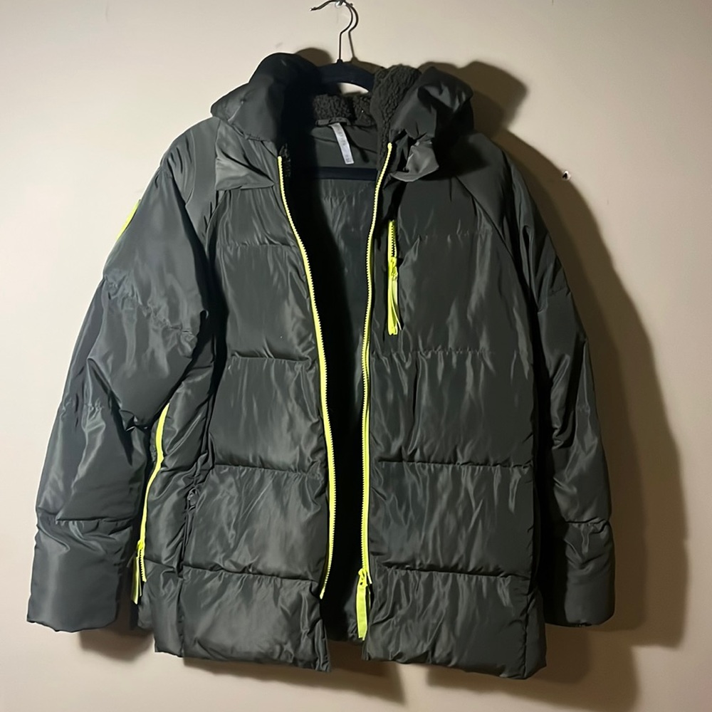 ARMY GREEN FABLETICS PUFFER ❄️